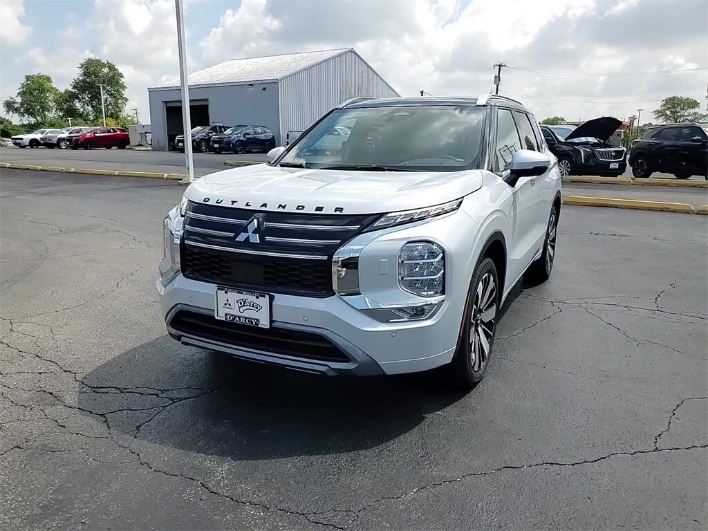2025 Mitsubishi Outlander SEL photo 2