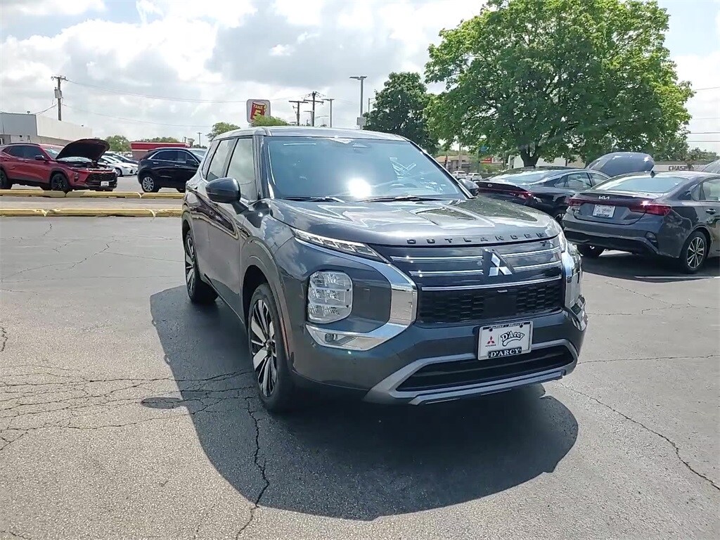 2025 Mitsubishi Outlander SE photo 4