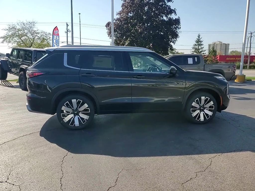 2025 Mitsubishi Outlander SEL Platinum Edition - Photo 11