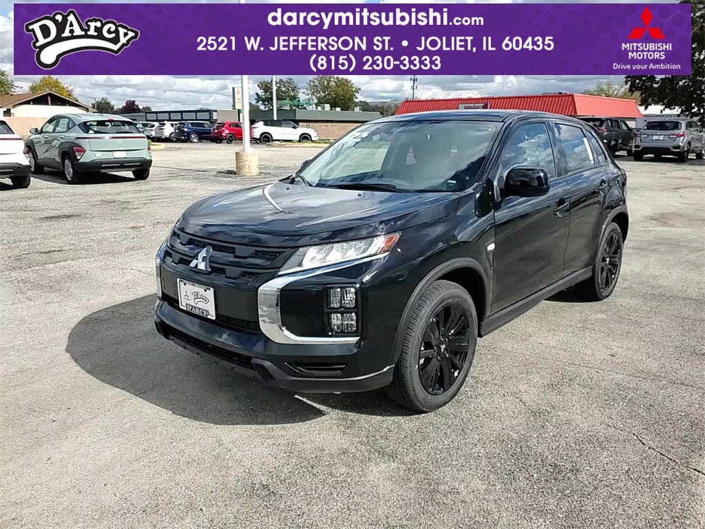 2025 Mitsubishi Outlander Sport LE's photo