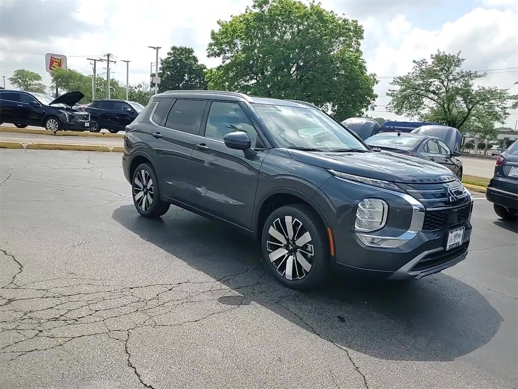 2025 Mitsubishi Outlander SEL photo 4