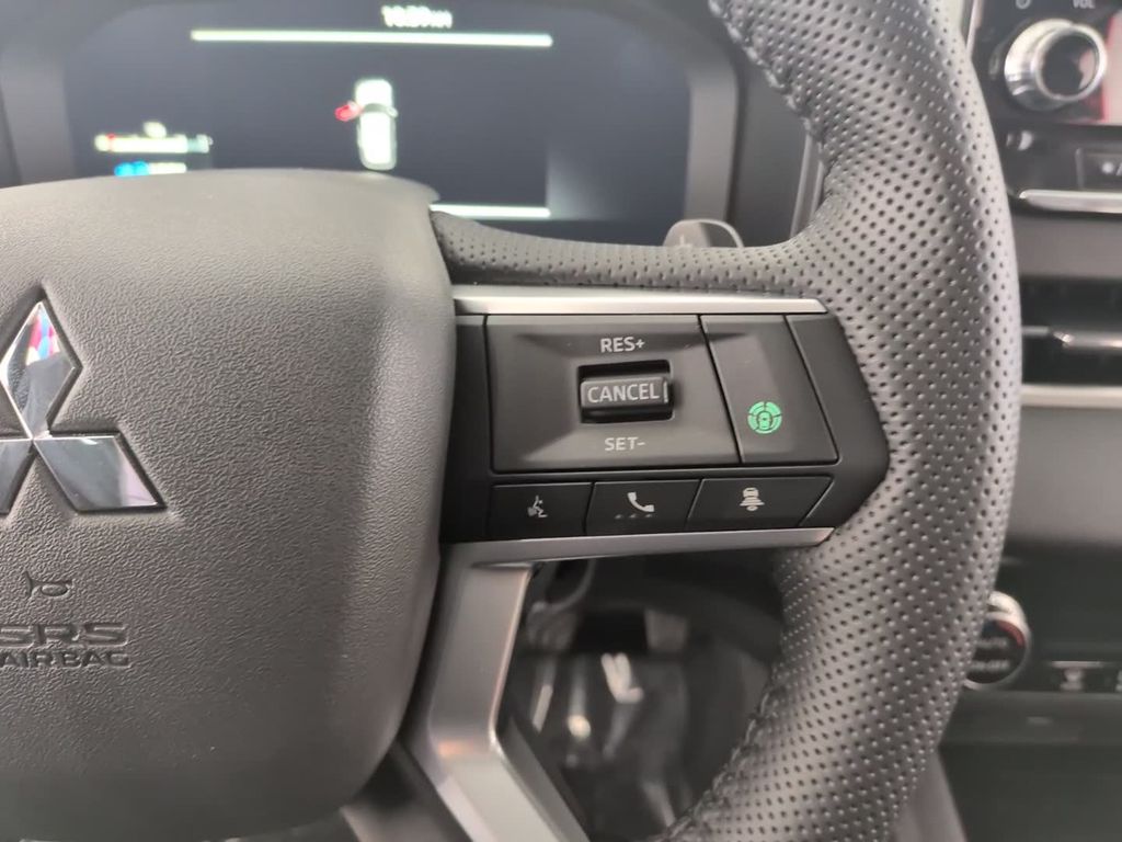 2025 Mitsubishi Outlander Plug-in Hybrid SE - Photo 19