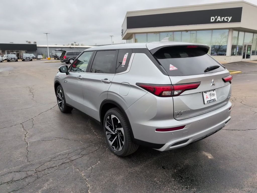 2025 Mitsubishi Outlander Plug-in Hybrid SE - Photo 10