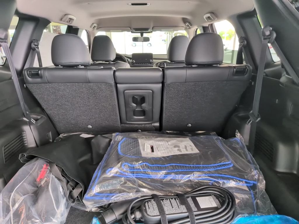 2025 Mitsubishi Outlander Plug-in Hybrid SE - Photo 9