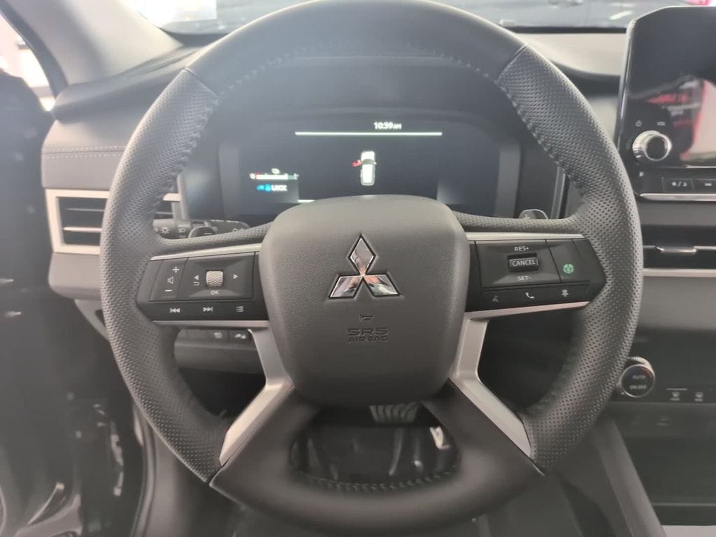 2025 Mitsubishi Outlander Plug-in Hybrid SE - Photo 17