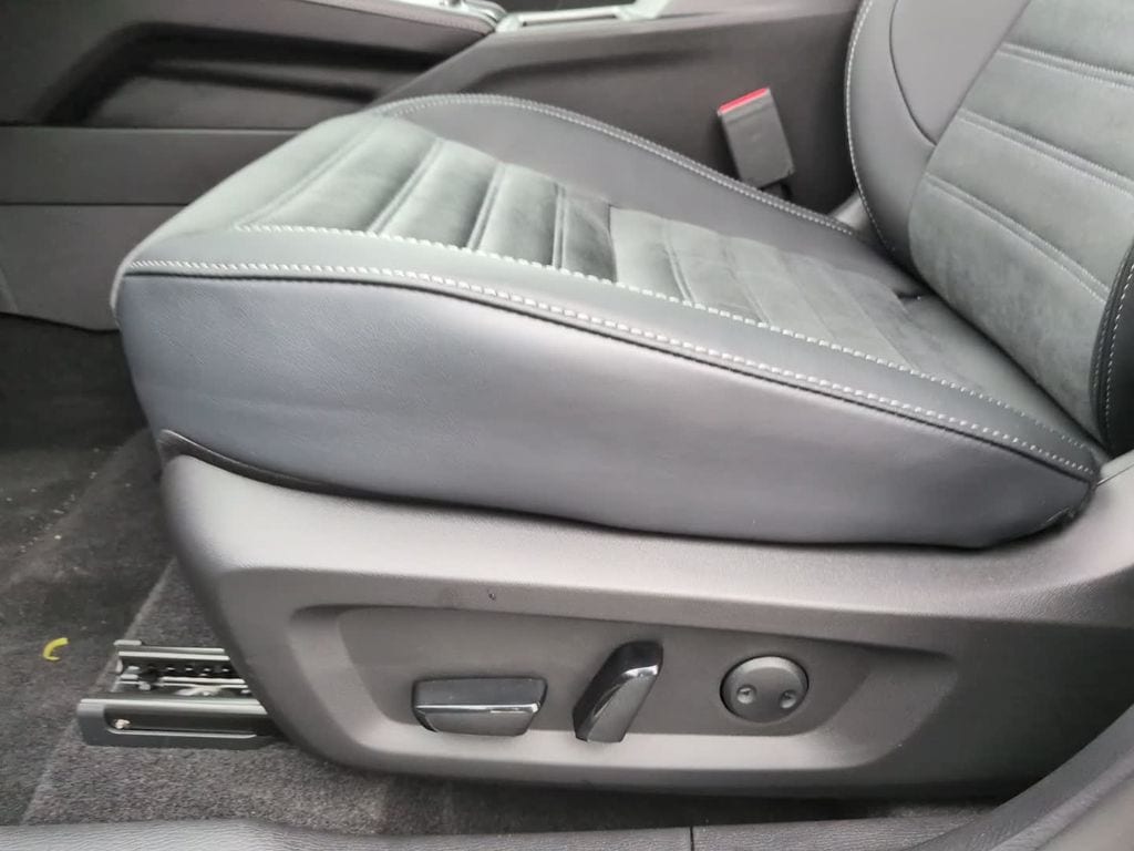 2025 Mitsubishi Outlander Plug-in Hybrid SE - Photo 20