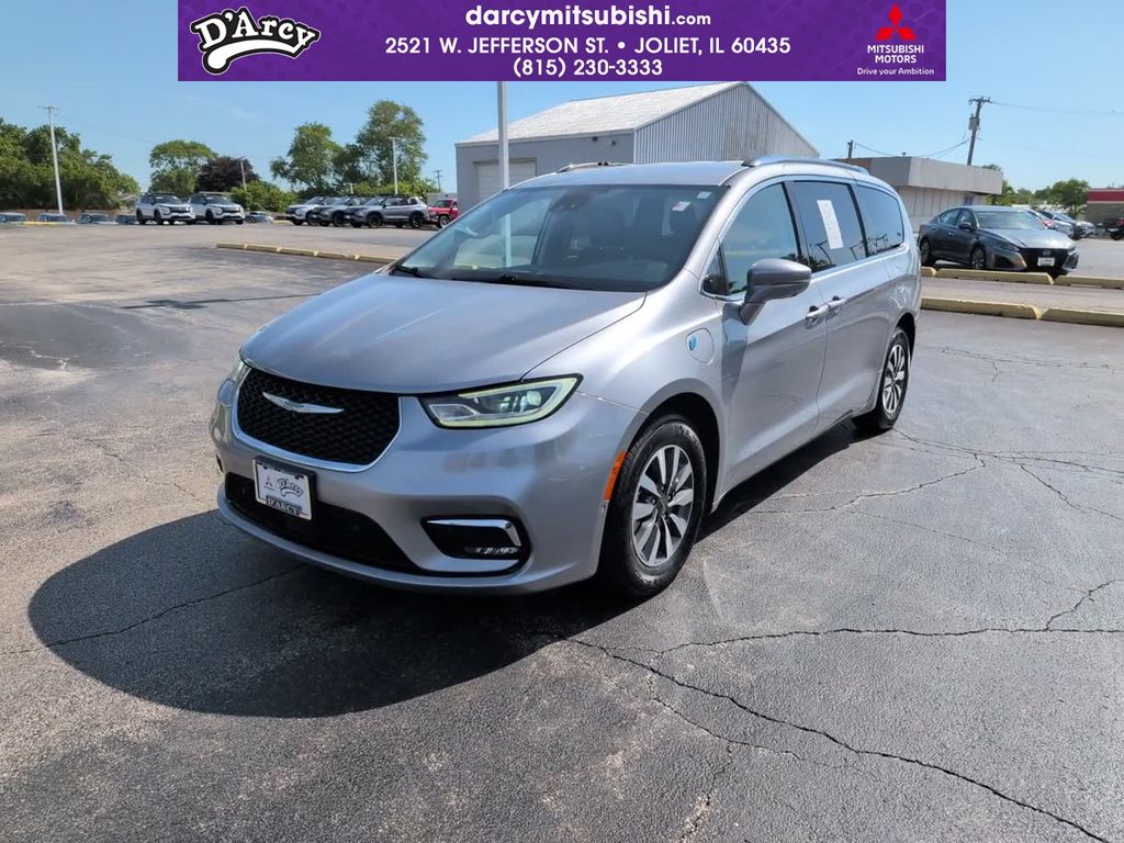 2021 Chrysler Pacifica Hybrid Touring L Hybrid's photo