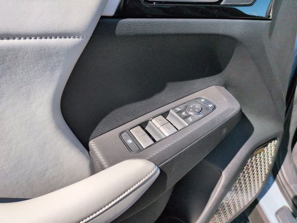 2026 Mitsubishi Outlander SE - Photo 14
