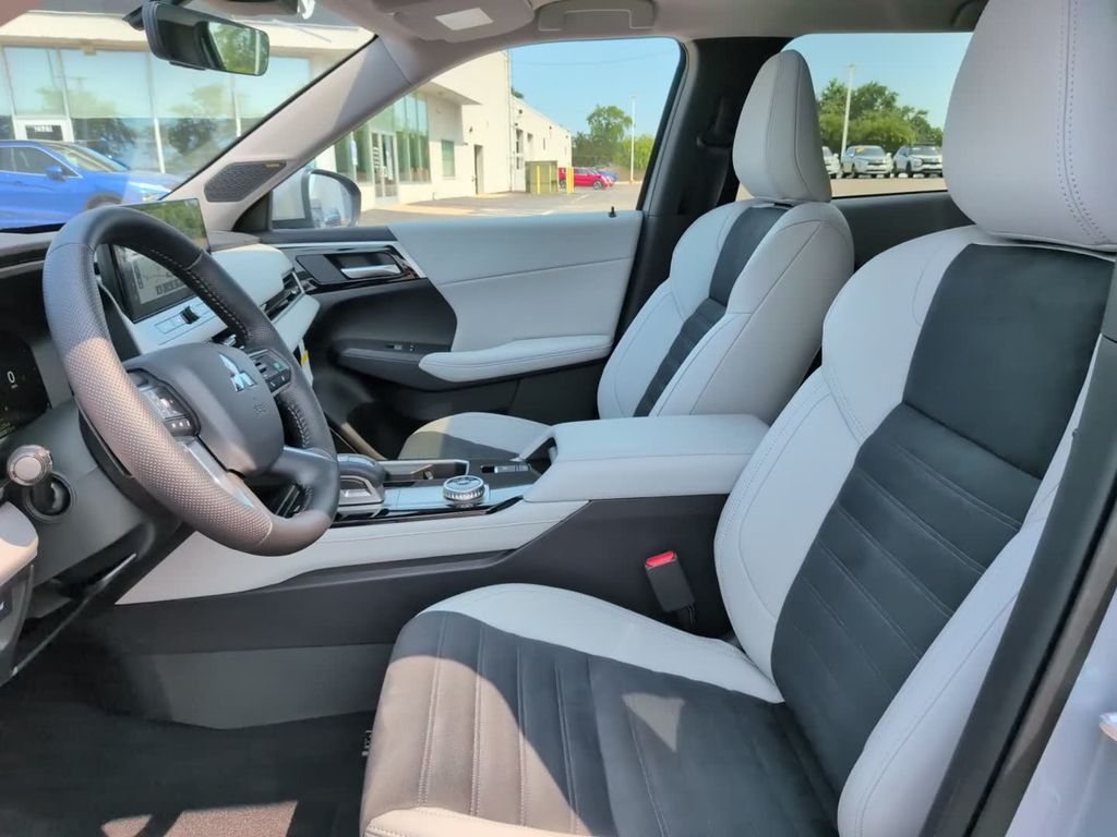 2026 Mitsubishi Outlander SE - Photo 18