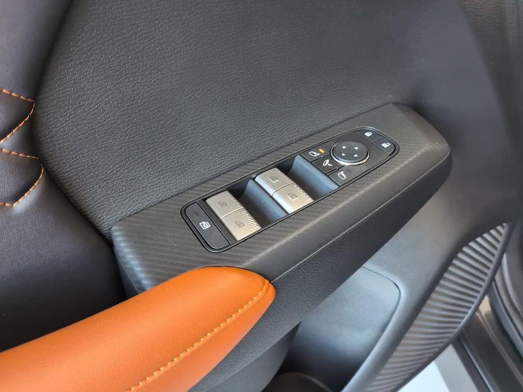 2025 Mitsubishi Outlander Plug-in Hybrid SEL - Photo 17