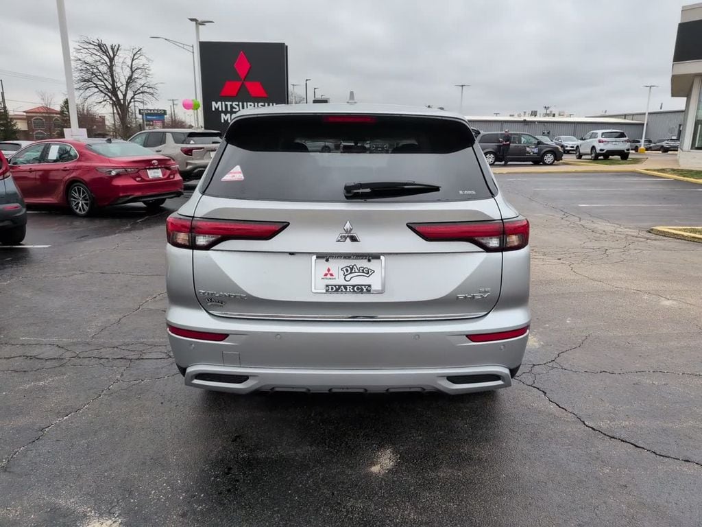 2025 Mitsubishi Outlander Plug-in Hybrid SE - Photo 8