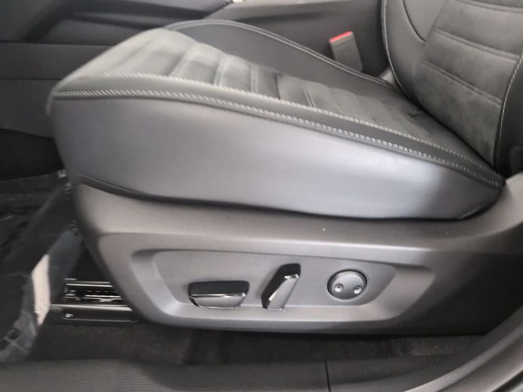 2025 Mitsubishi Outlander Plug-in Hybrid SE - Photo 15