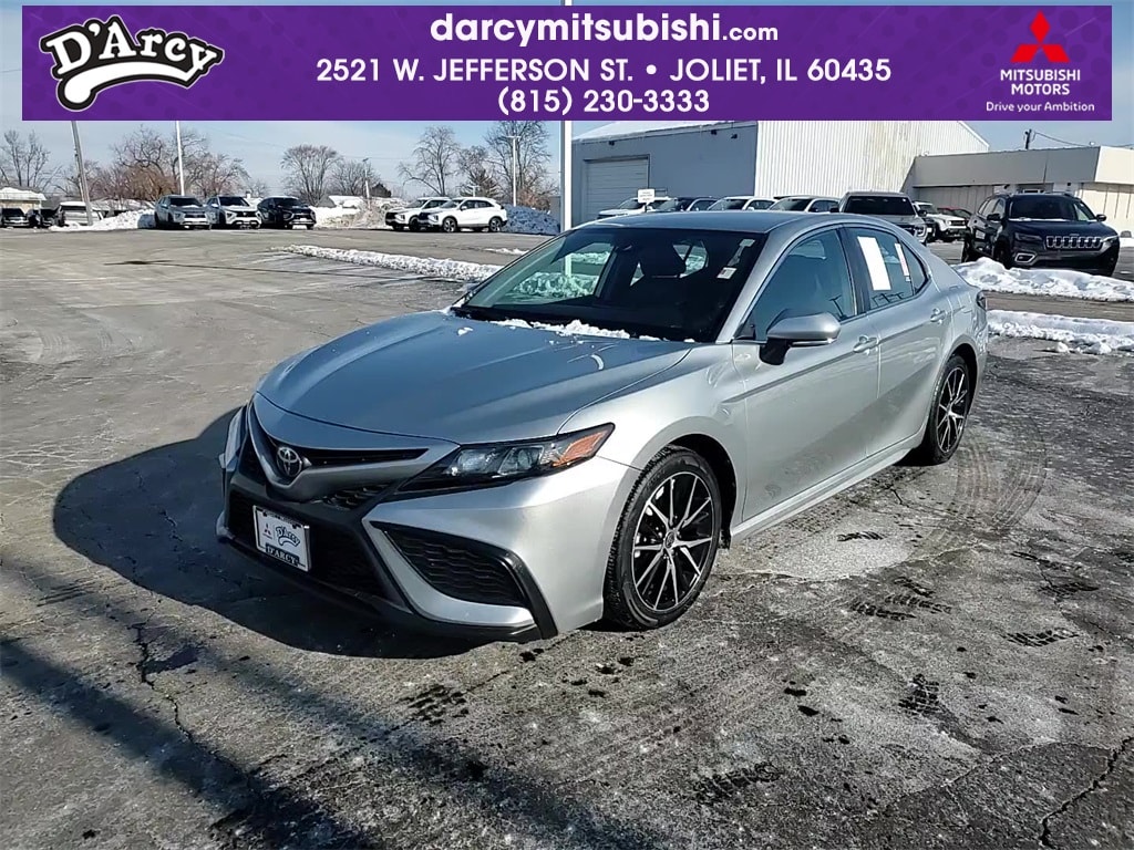 2023 Toyota Camry SE's photo