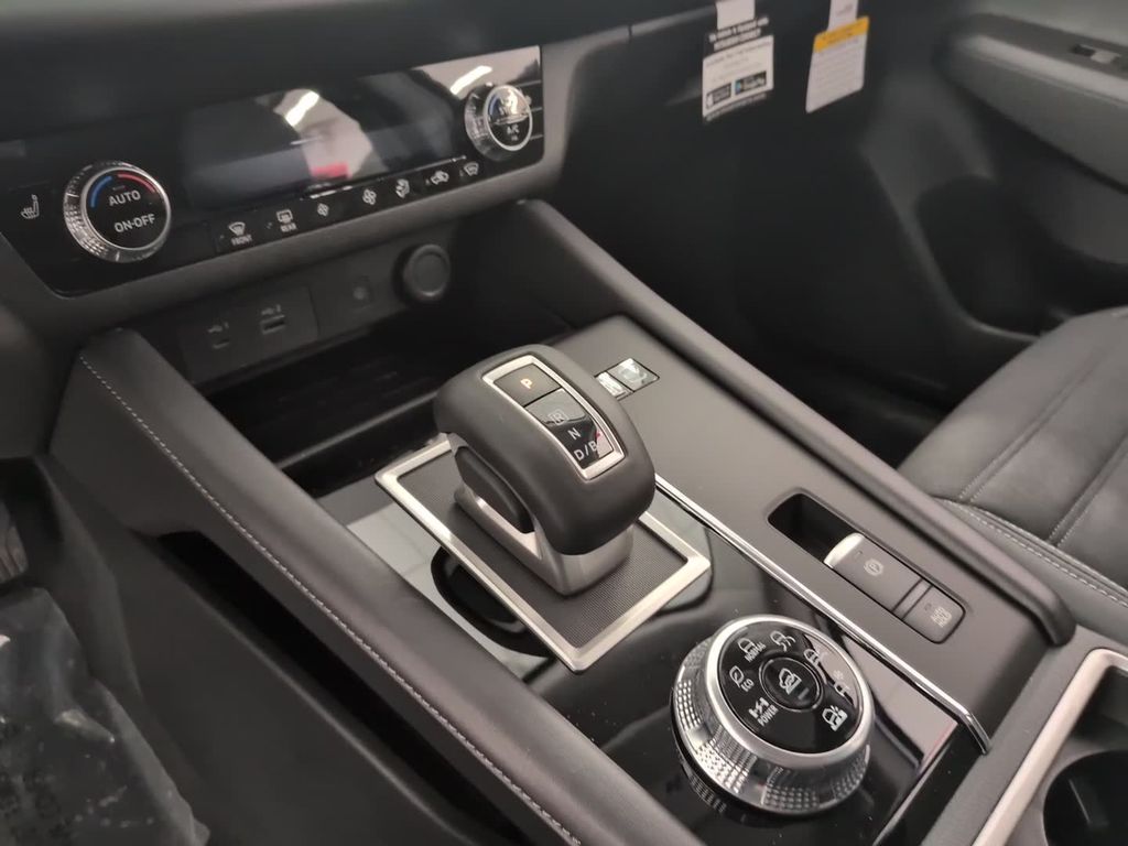 2025 Mitsubishi Outlander Plug-in Hybrid SE - Photo 22