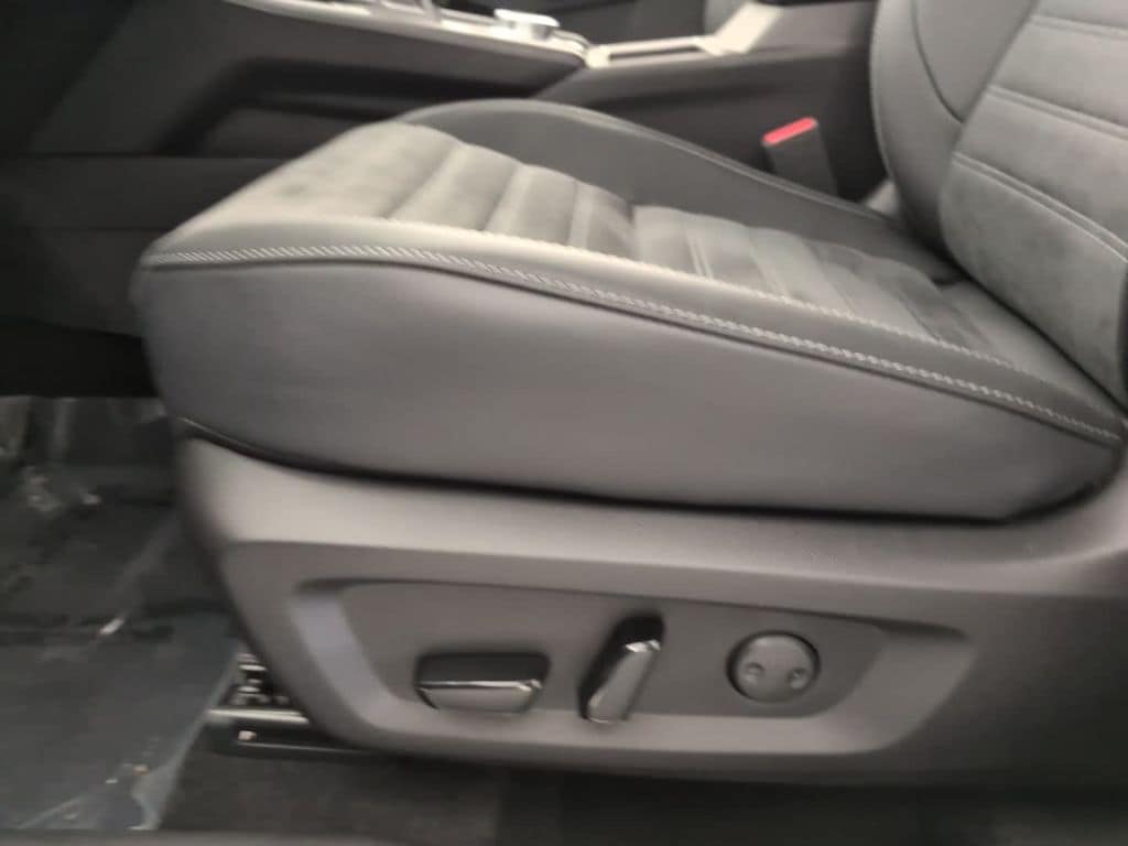 2025 Mitsubishi Outlander Plug-in Hybrid SE - Photo 17