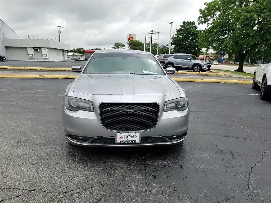 2016 Chrysler 300 S photo 4