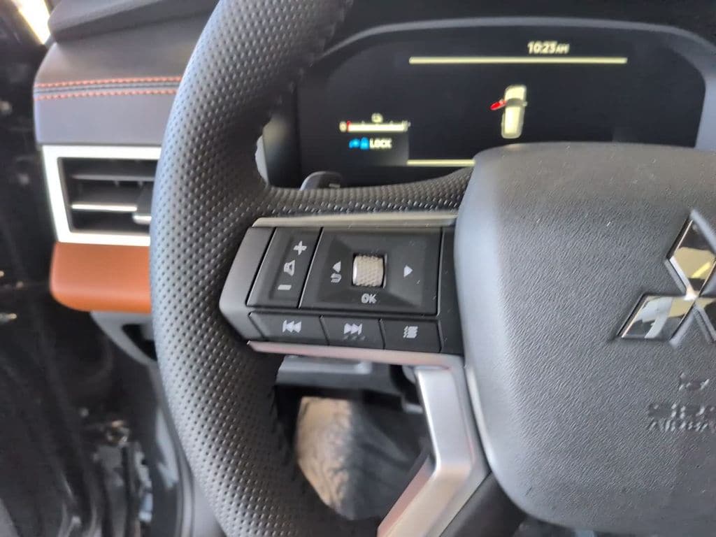 2025 Mitsubishi Outlander Plug-in Hybrid SEL - Photo 23