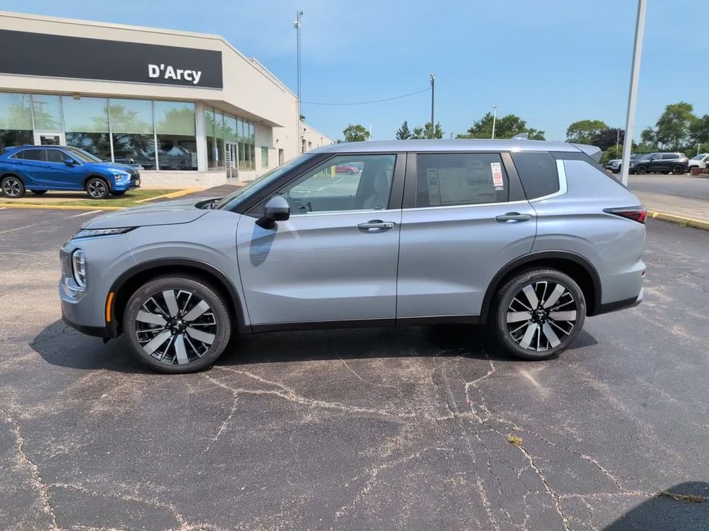 2026 Mitsubishi Outlander SE - Photo 11