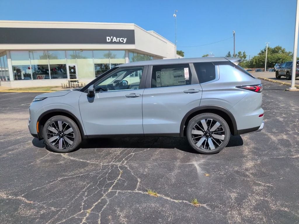 2026 Mitsubishi Outlander SE - Photo 10