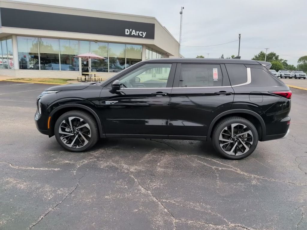 2025 Mitsubishi Outlander Plug-in Hybrid SE - Photo 10