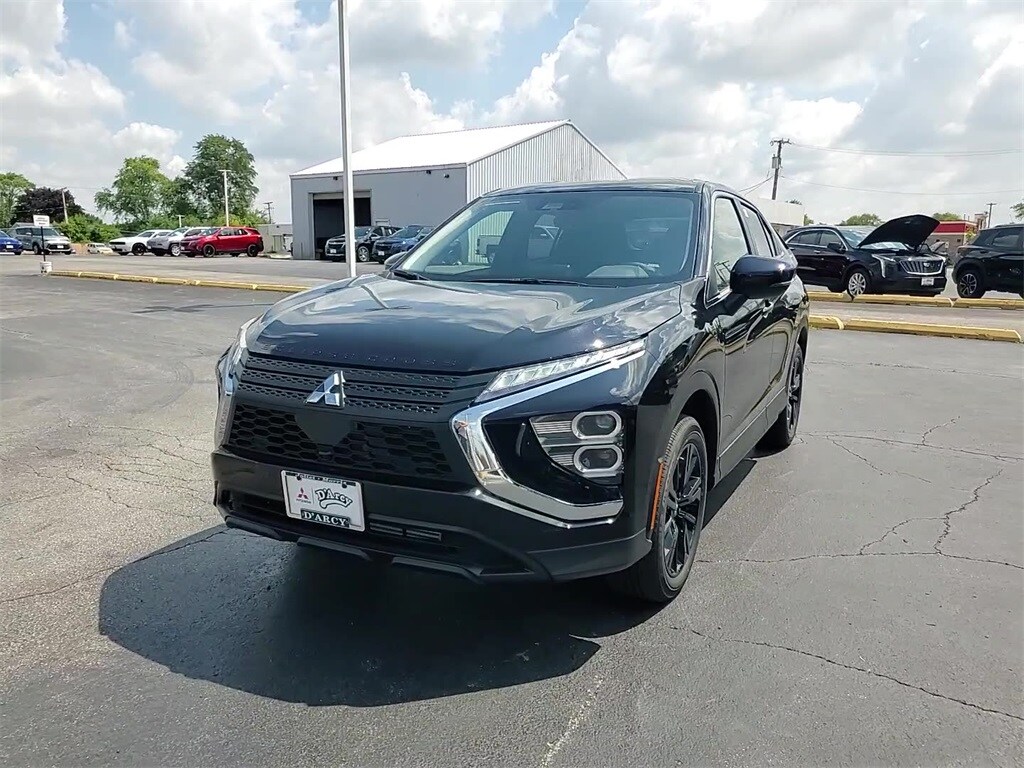 2025 Mitsubishi Eclipse Cross LE photo 3