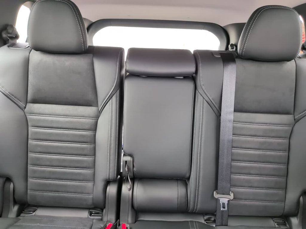 2025 Mitsubishi Outlander Plug-in Hybrid SE - Photo 27