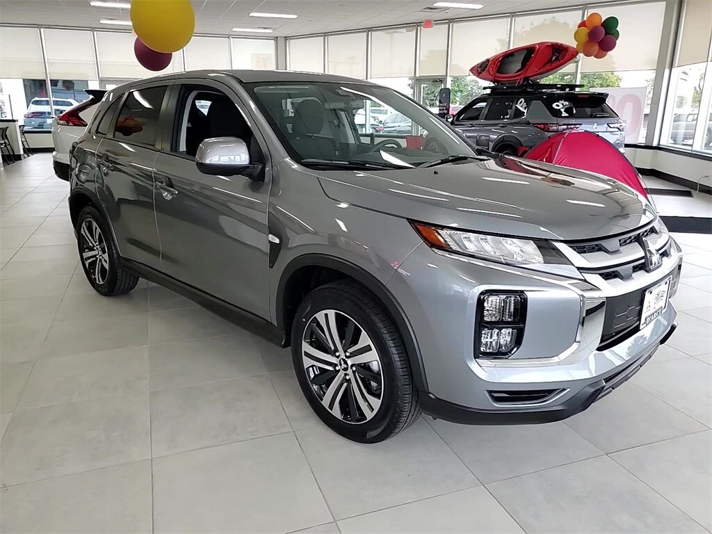 2025 Mitsubishi Outlander Sport ES photo 3