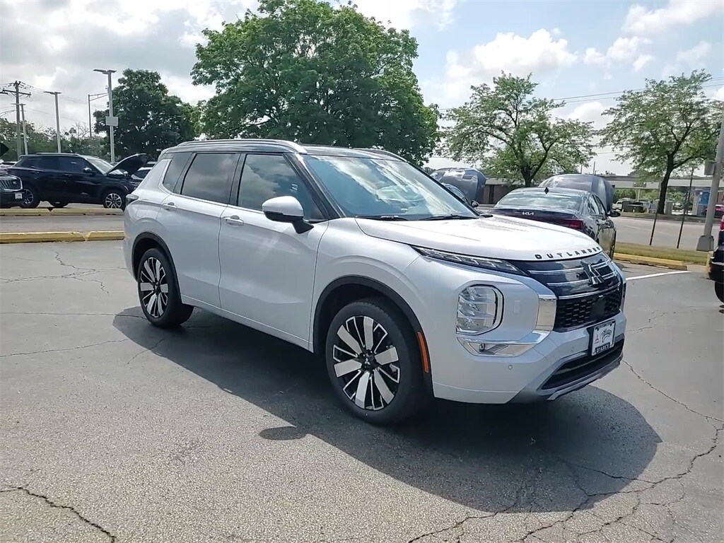 2025 Mitsubishi Outlander SEL photo 4