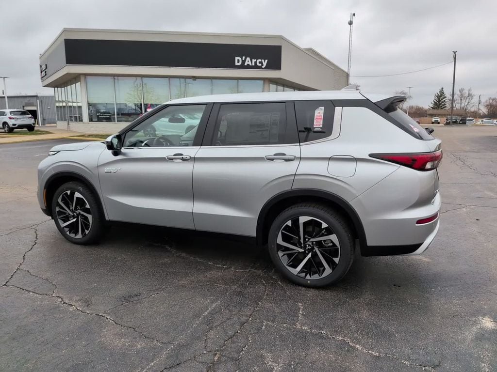2025 Mitsubishi Outlander Plug-in Hybrid SE - Photo 12