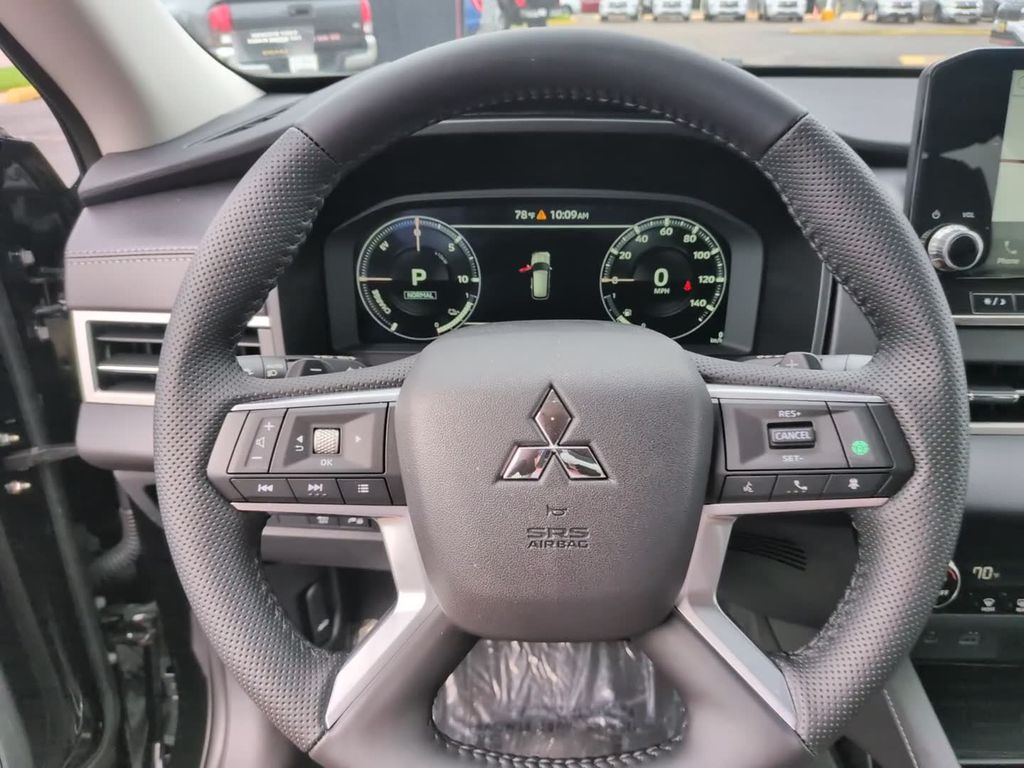 2025 Mitsubishi Outlander Plug-in Hybrid SE - Photo 20