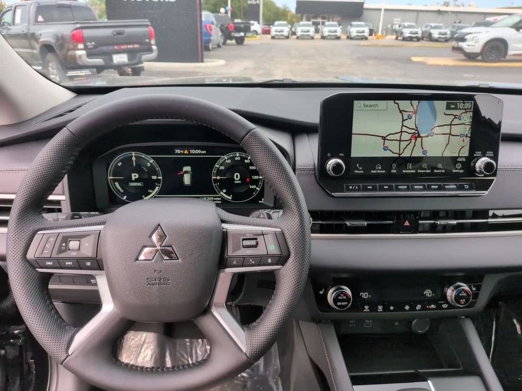 2025 Mitsubishi Outlander Plug-in Hybrid SE - Photo 27