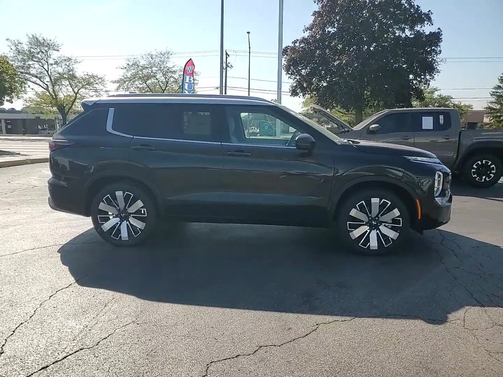 2025 Mitsubishi Outlander SEL Platinum Edition - Photo 10