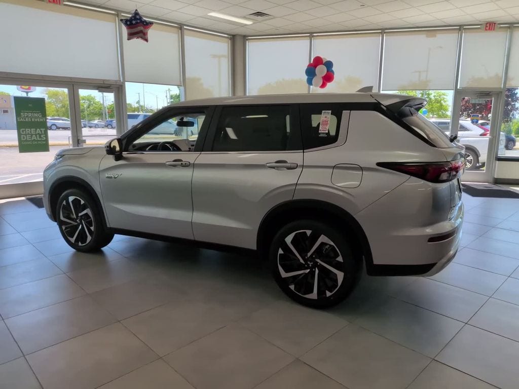 2025 Mitsubishi Outlander Plug-in Hybrid SE - Photo 12
