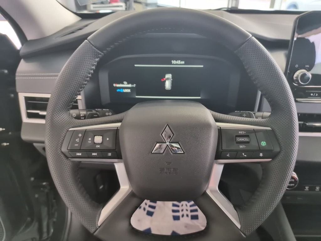 2025 Mitsubishi Outlander Plug-in Hybrid SE - Photo 18