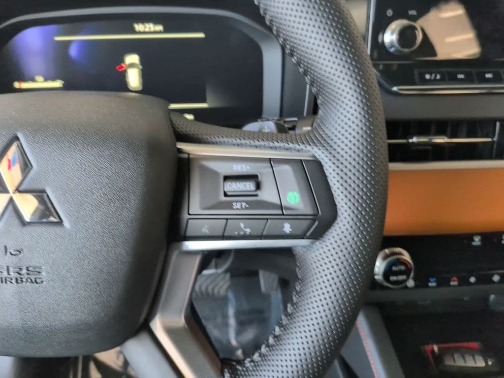 2025 Mitsubishi Outlander Plug-in Hybrid SEL - Photo 24