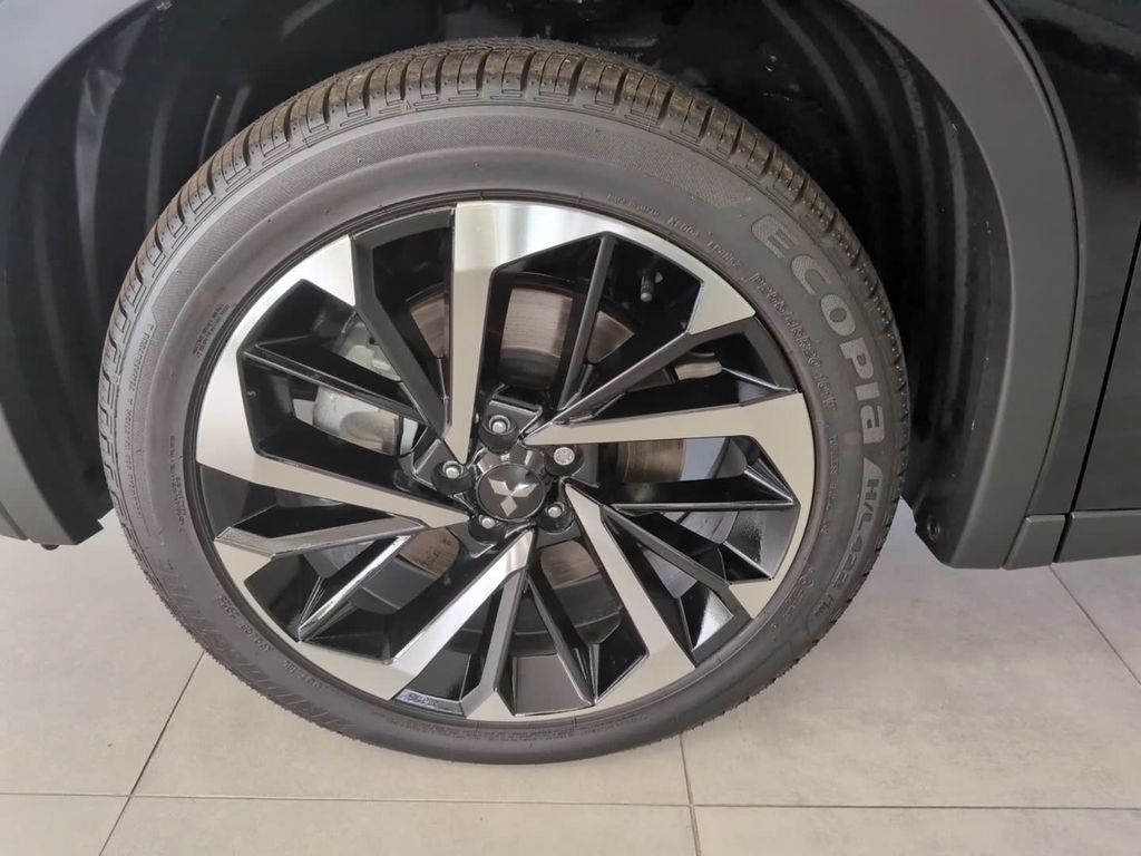 2025 Mitsubishi Outlander Plug-in Hybrid SE - Photo 10