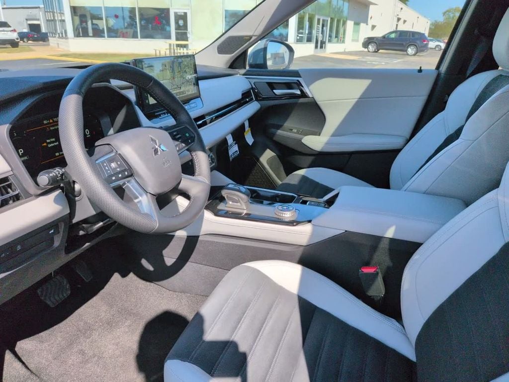 2026 Mitsubishi Outlander SE - Photo 17