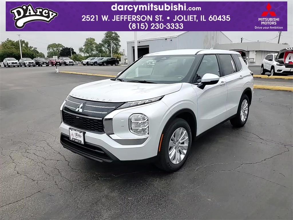 2025 Mitsubishi Outlander ES's photo