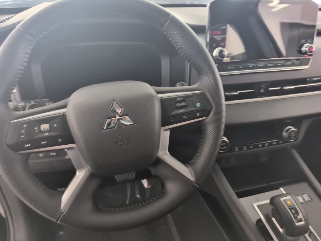 2025 Mitsubishi Outlander Plug-in Hybrid SE - Photo 24