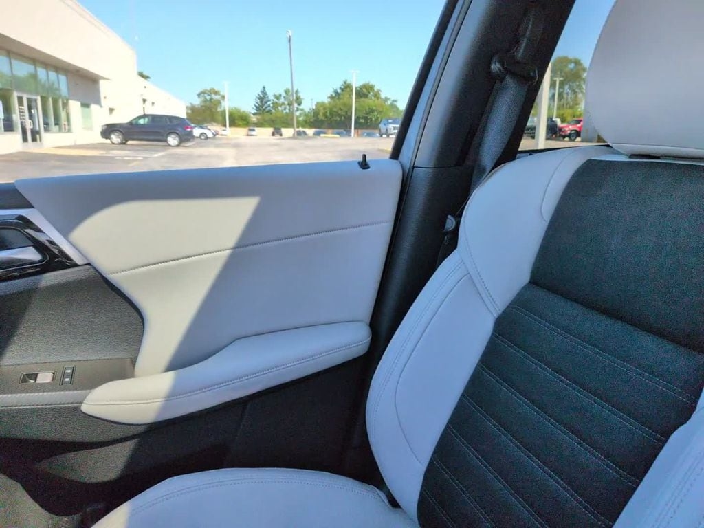 2026 Mitsubishi Outlander SE - Photo 18