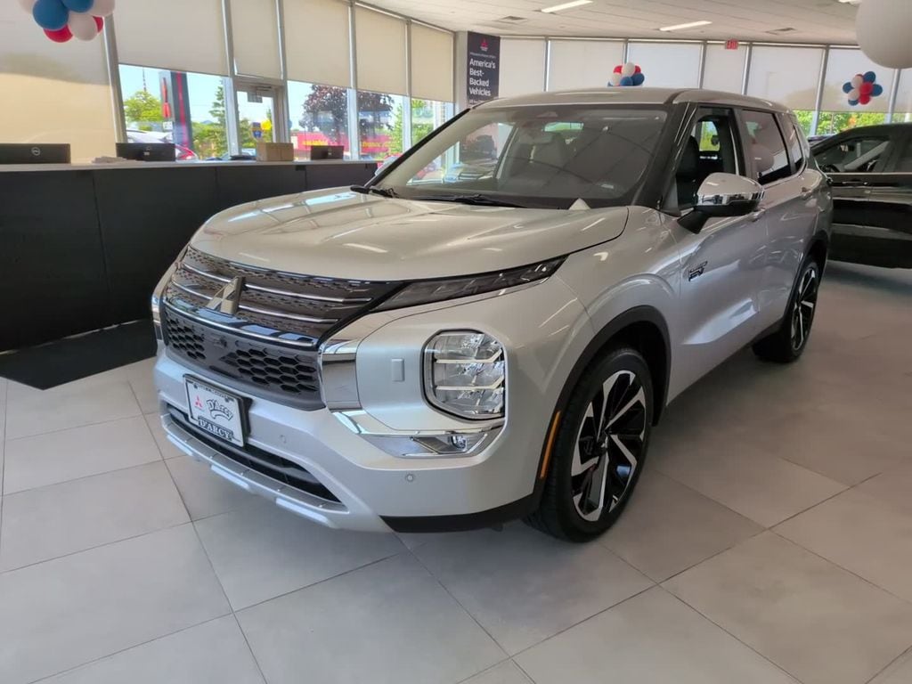 2025 Mitsubishi Outlander Plug-in Hybrid SE - Photo 15