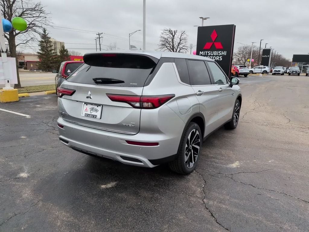 2025 Mitsubishi Outlander Plug-in Hybrid SE - Photo 7