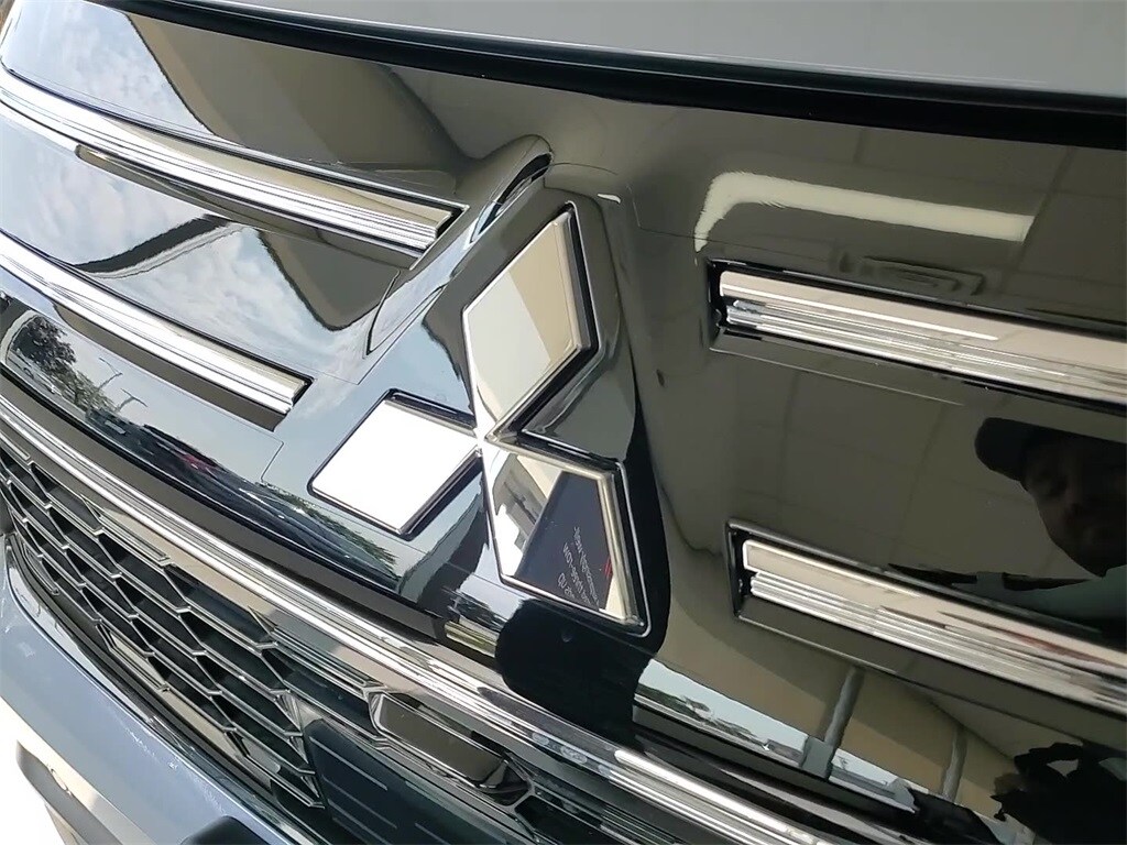 2025 Mitsubishi Outlander SE Ralliart photo 3