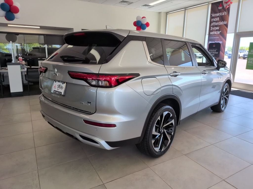 2025 Mitsubishi Outlander Plug-in Hybrid SE - Photo 6