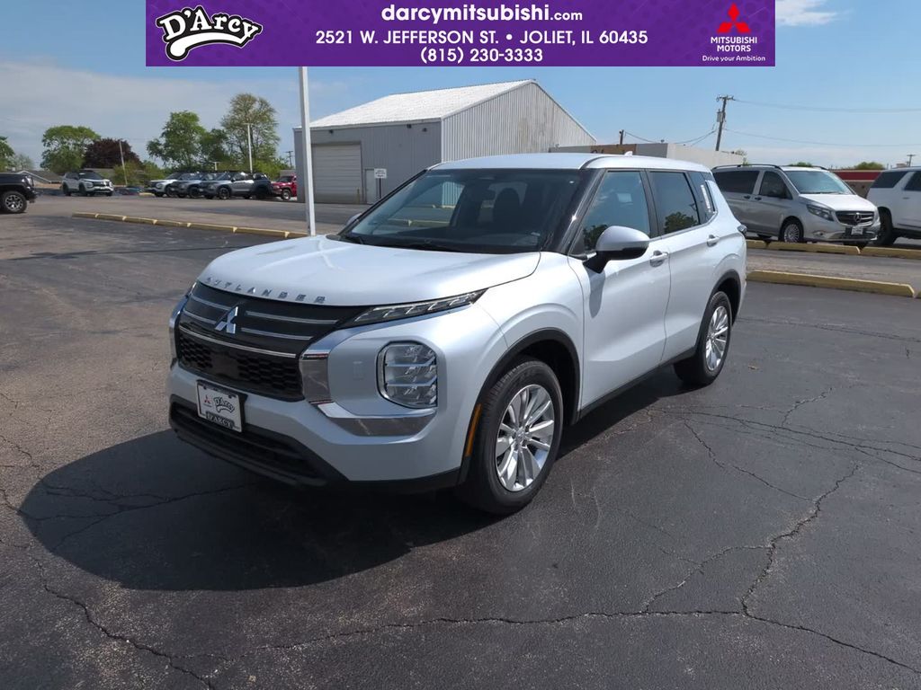2026 Mitsubishi Outlander ES S-AWC's photo