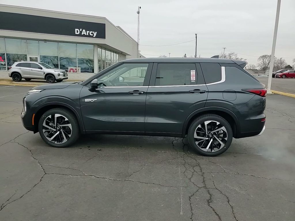 2025 Mitsubishi Outlander Plug-in Hybrid SE - Photo 11