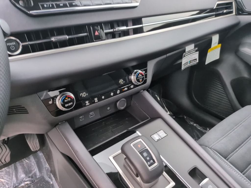 2025 Mitsubishi Outlander Plug-in Hybrid SE - Photo 25