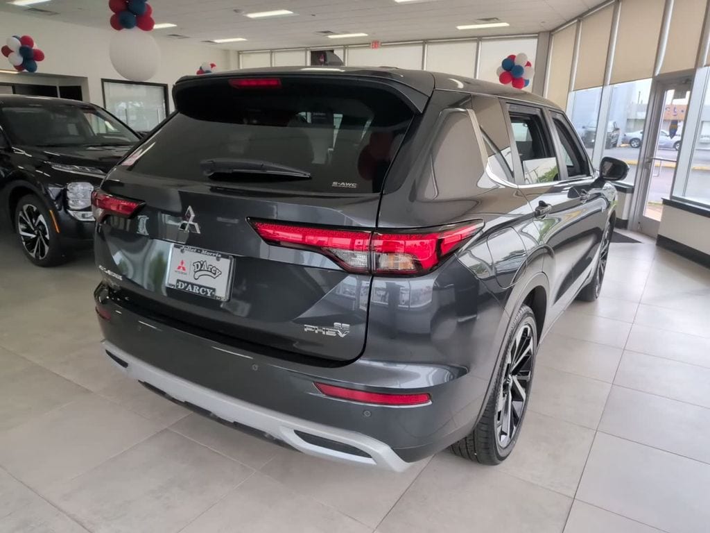 2025 Mitsubishi Outlander Plug-in Hybrid SE - Photo 6