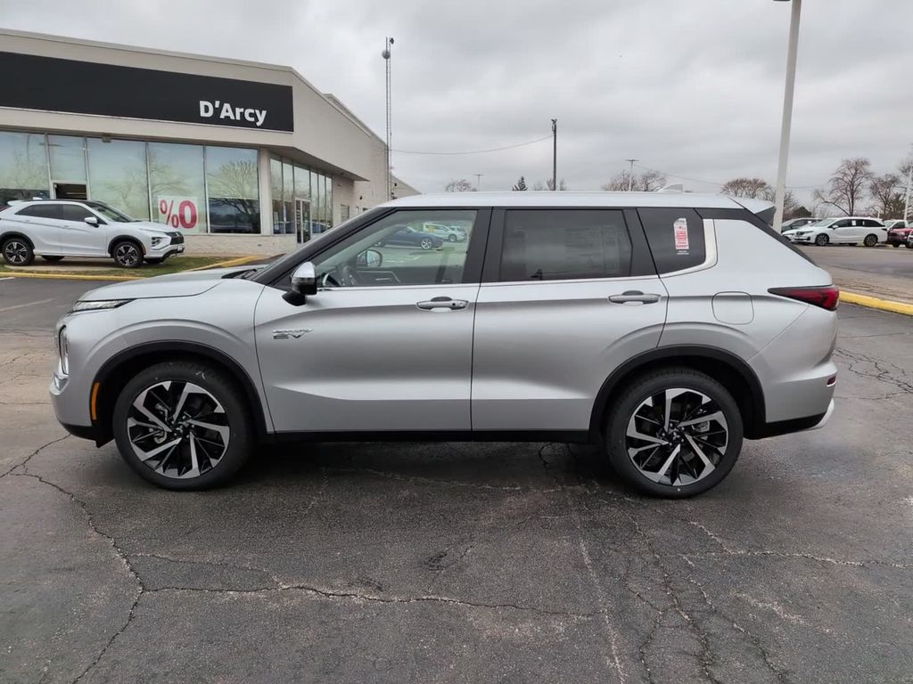 2025 Mitsubishi Outlander Plug-in Hybrid SE - Photo 13