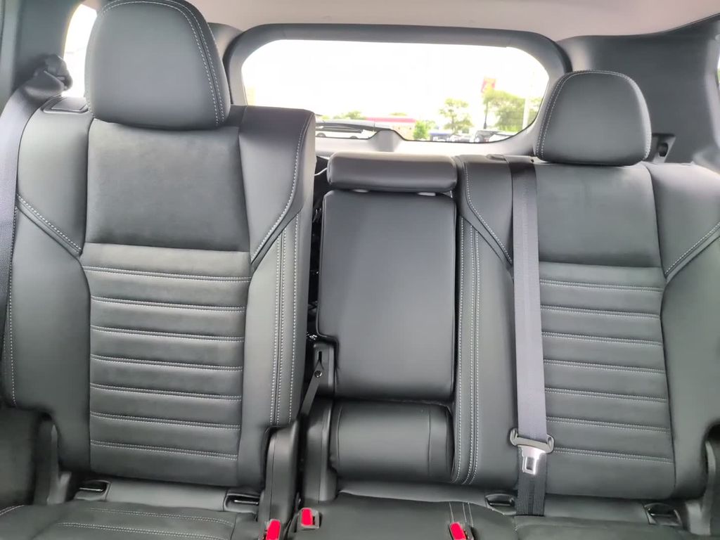 2025 Mitsubishi Outlander Plug-in Hybrid SE - Photo 26